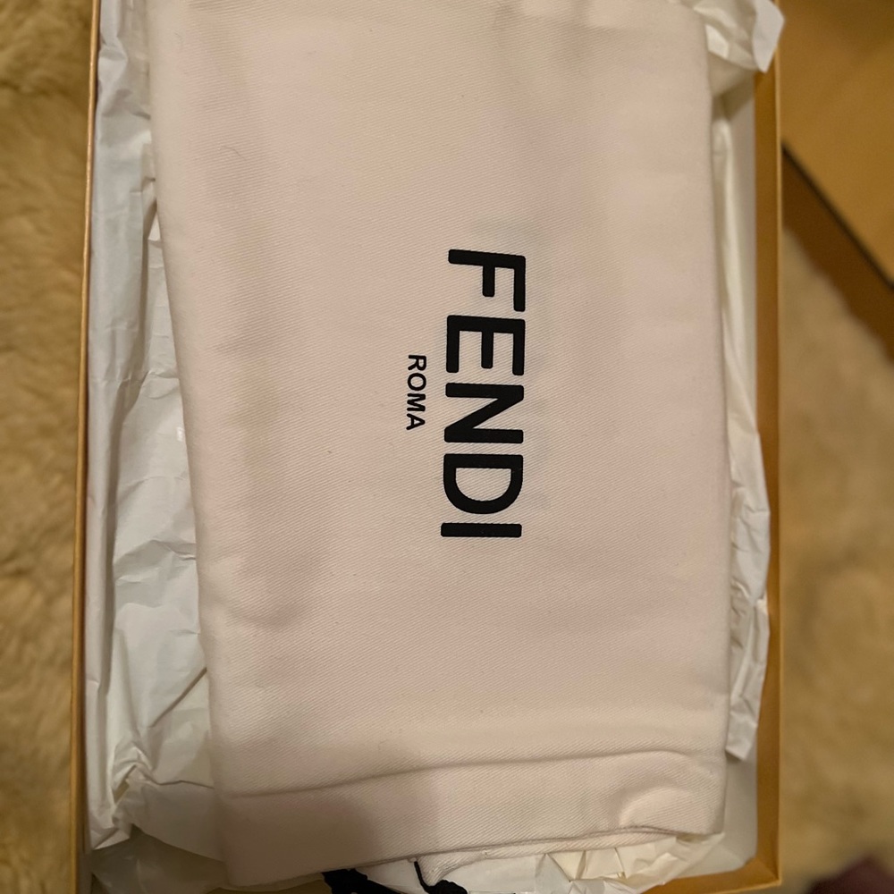 BRAND NEW FENDI SNEAKERS - Picture 5 of 6